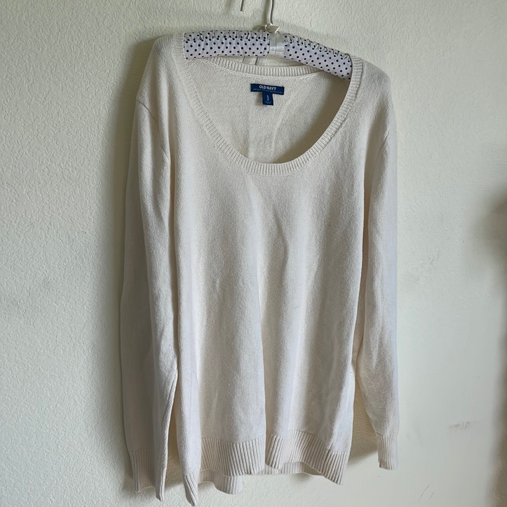 Scoop neck sweater